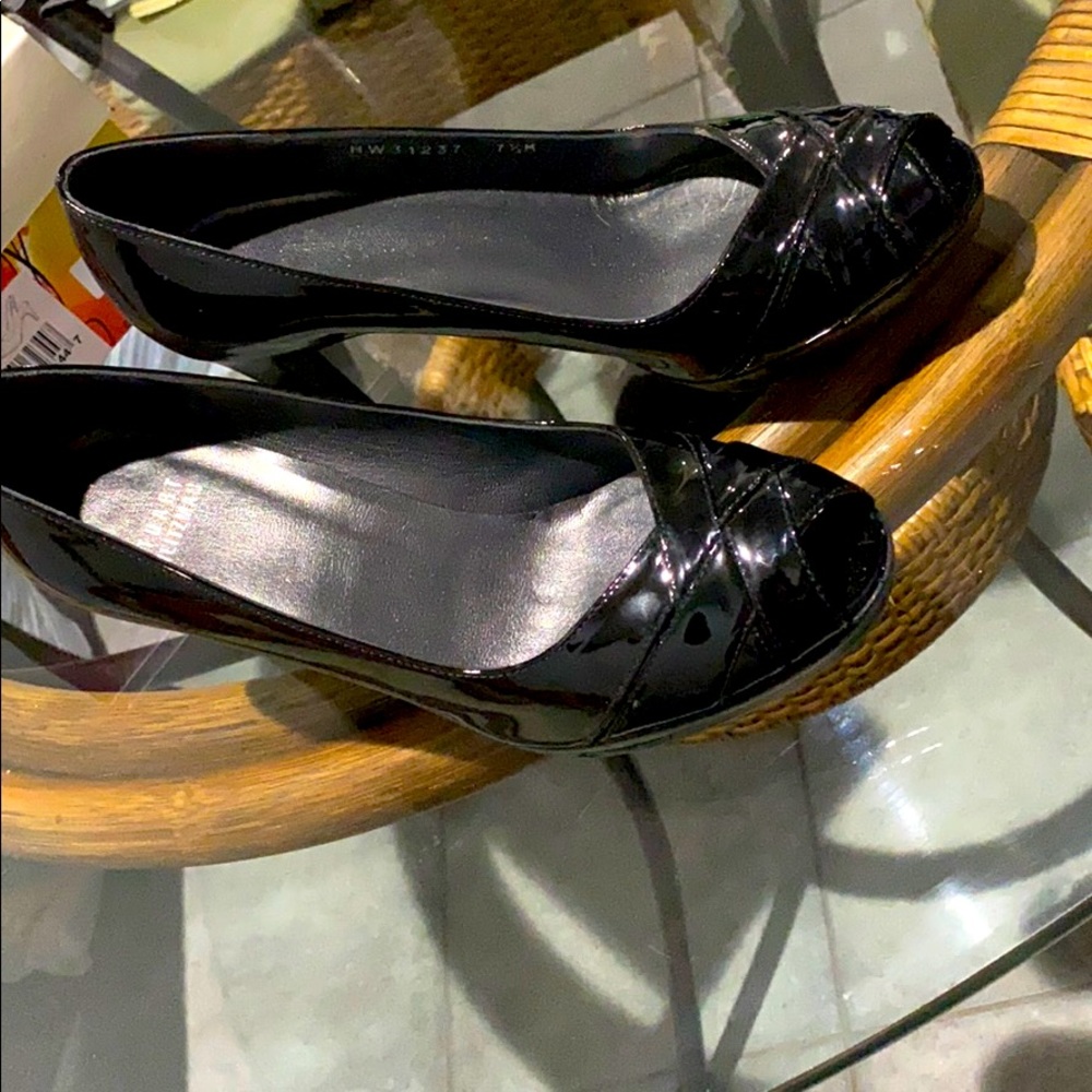 Wore only once very confortable black shoe